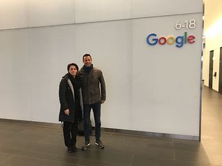 Manuela Mackert und Amit Keren vor dem Besuch bei Google.