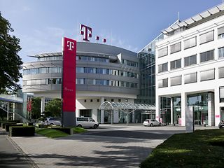 Blick auf den Eingangsbereich der Telekom Zentrale in Bonn