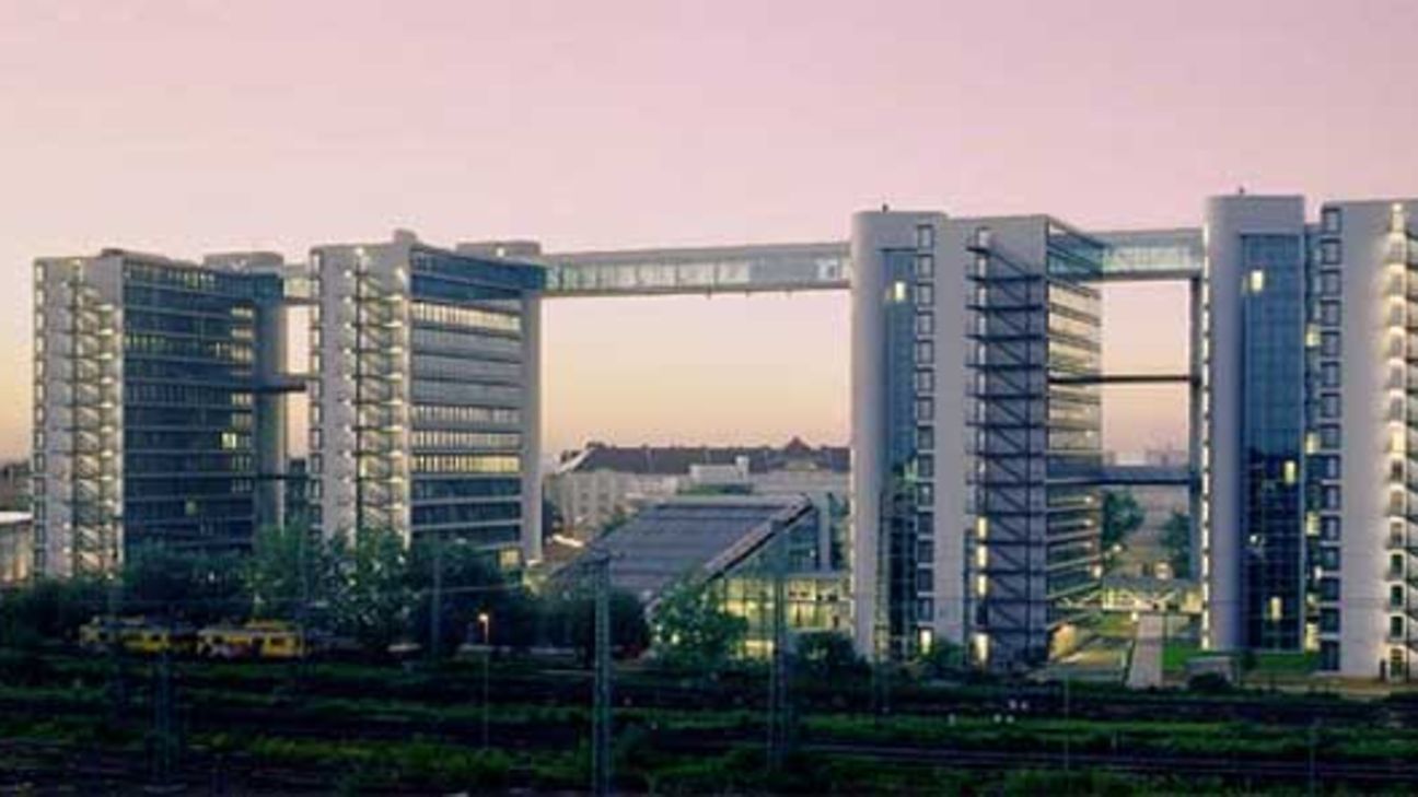 Blick auf das Gebäude der Telekom in München