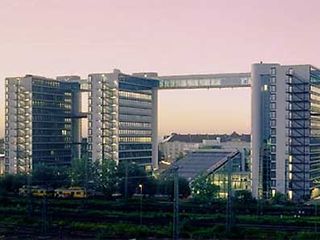 Blick auf das Gebäude der Telekom in München