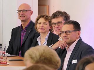 Diskutierten über 5G (v.l.): Dörthe Eickelberg, Tim Höttges, Nicola Beer, Alexander Lautz und Thomas Magedanz.