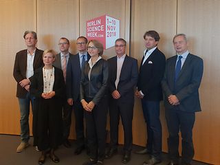 Gruppenfoto mit Berlins Regierendem Bürgermeister Michael Müller.