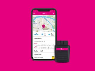 Smartphone mit CarConnect App und CarConnect Adapter