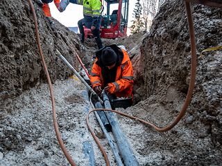 Ingenieur in einer Baugrube im Berchtesgadener Land