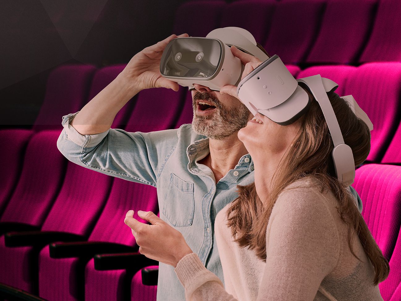 Paar mit VR Brille