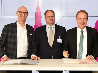 Timotheus Höttges, Dresdens Oberbürgermeister Dirk Hilbert und Drewag Geschäftsführer Frank Brinkmann (v.l.n.r.)