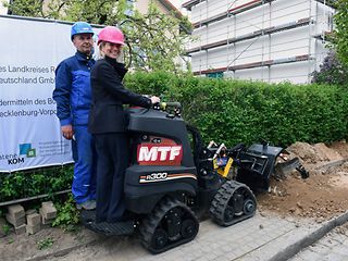 Frank Lüdemann, Fa. MTF, und Frau Dr. Vesta von Bossel