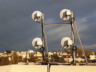 Telekom und Ericsson testen neue Richtfunk-Technologie für 5G in Athen.