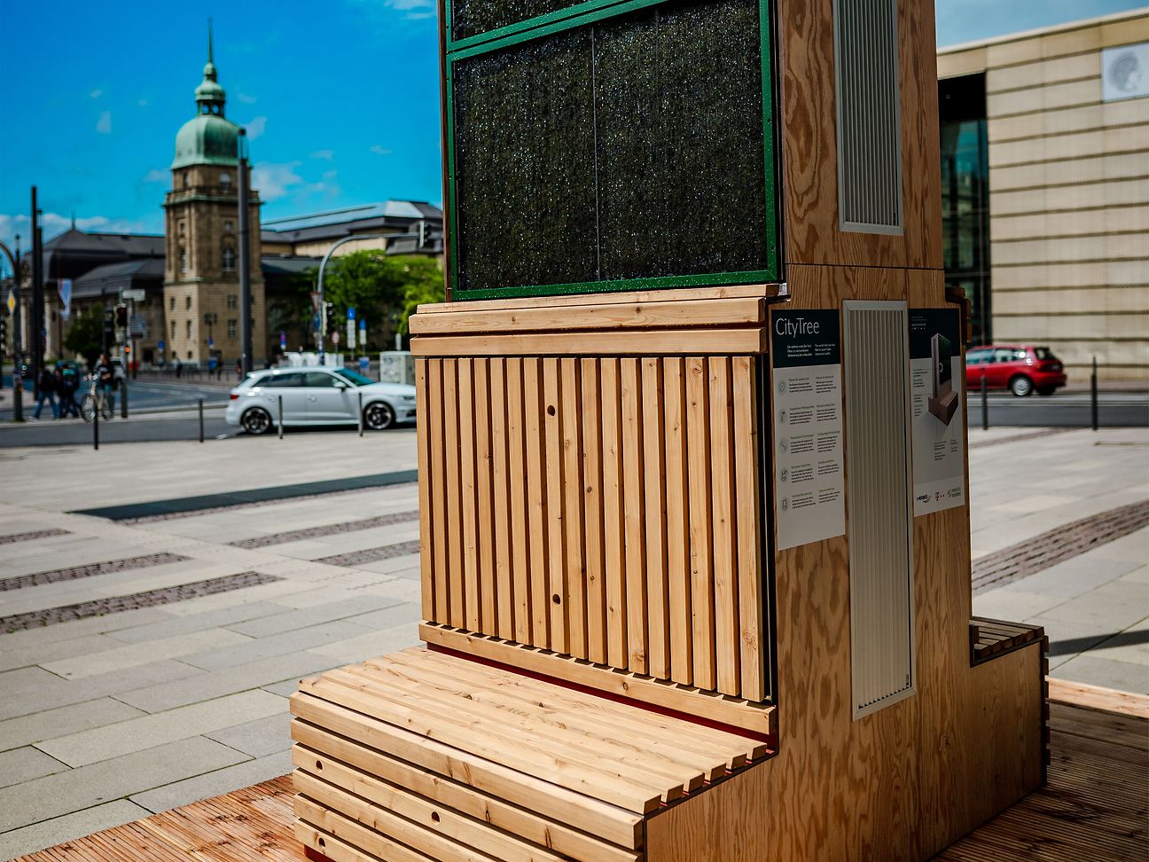 The street furniture improves air quality and will also strengthen the digital infrastructure in Darmstadt in the future.
