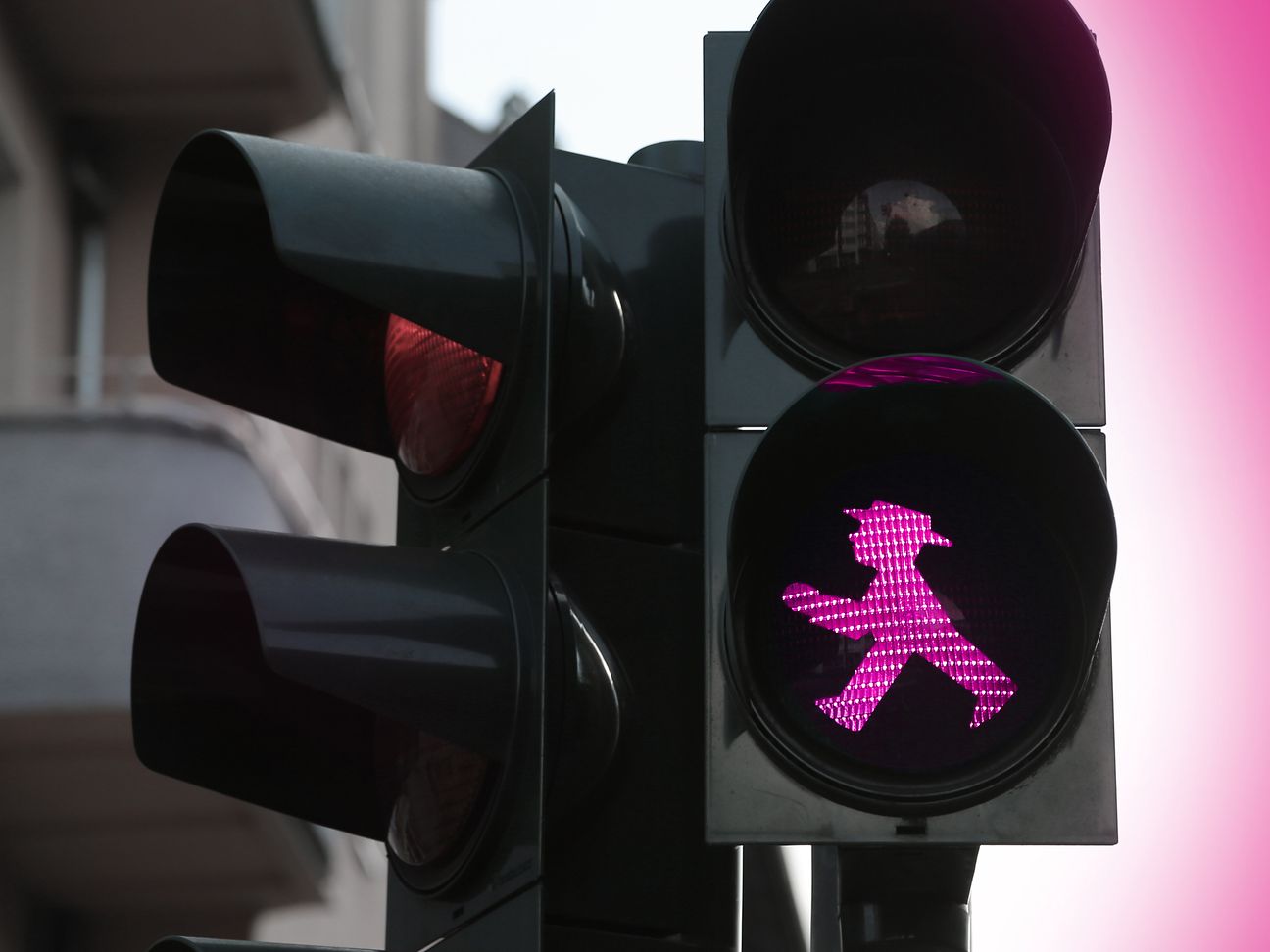 Magenta traffic light