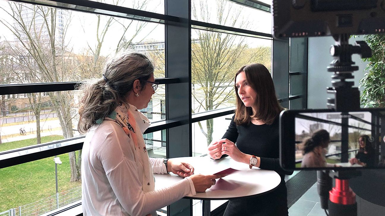 Video-Interview mit Prof. Melinda Lohmann.