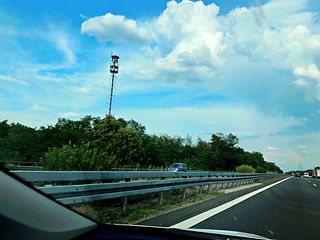 Mobilfunkmast an der A10 bei Berlin