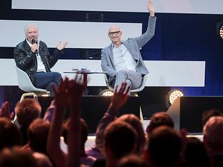 Sir Richard Branson und Tim Höttges auf der Bühne der Digital X.