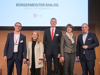 v.l.n.r.: Markus Keller, Julia Engenholf, Dr. Gerd Landsberg, Henriette Reker, Dirk Wössner