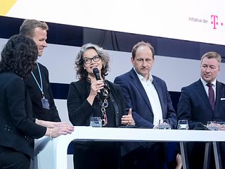 Claudia Nemat spricht auf Panel über den digitalen Zustand Deutschlands und Europas.