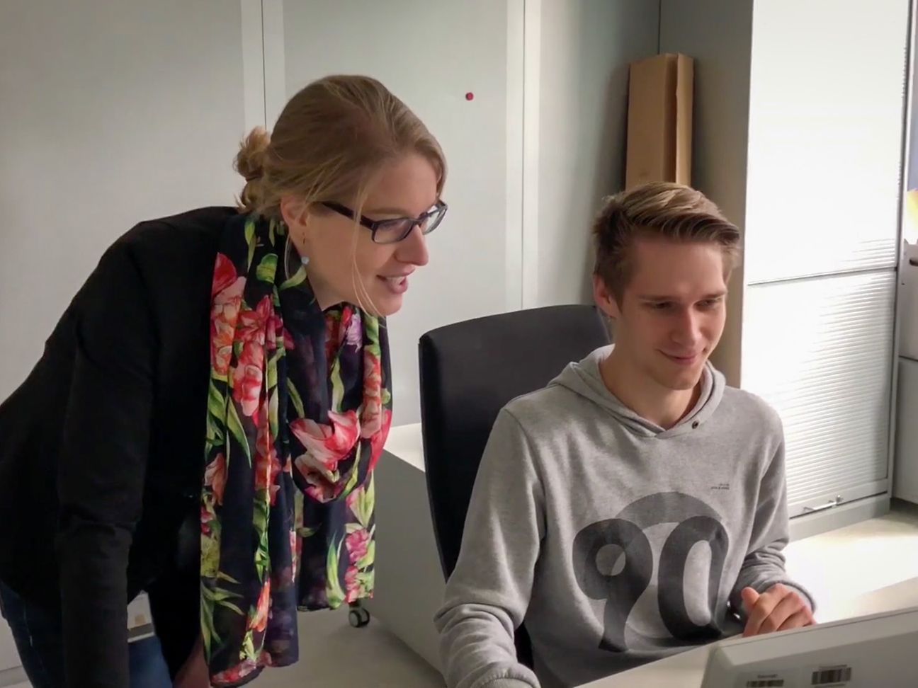 BI_20191210_Frauen-im-Netz-Britta-Karnbach-Monitor