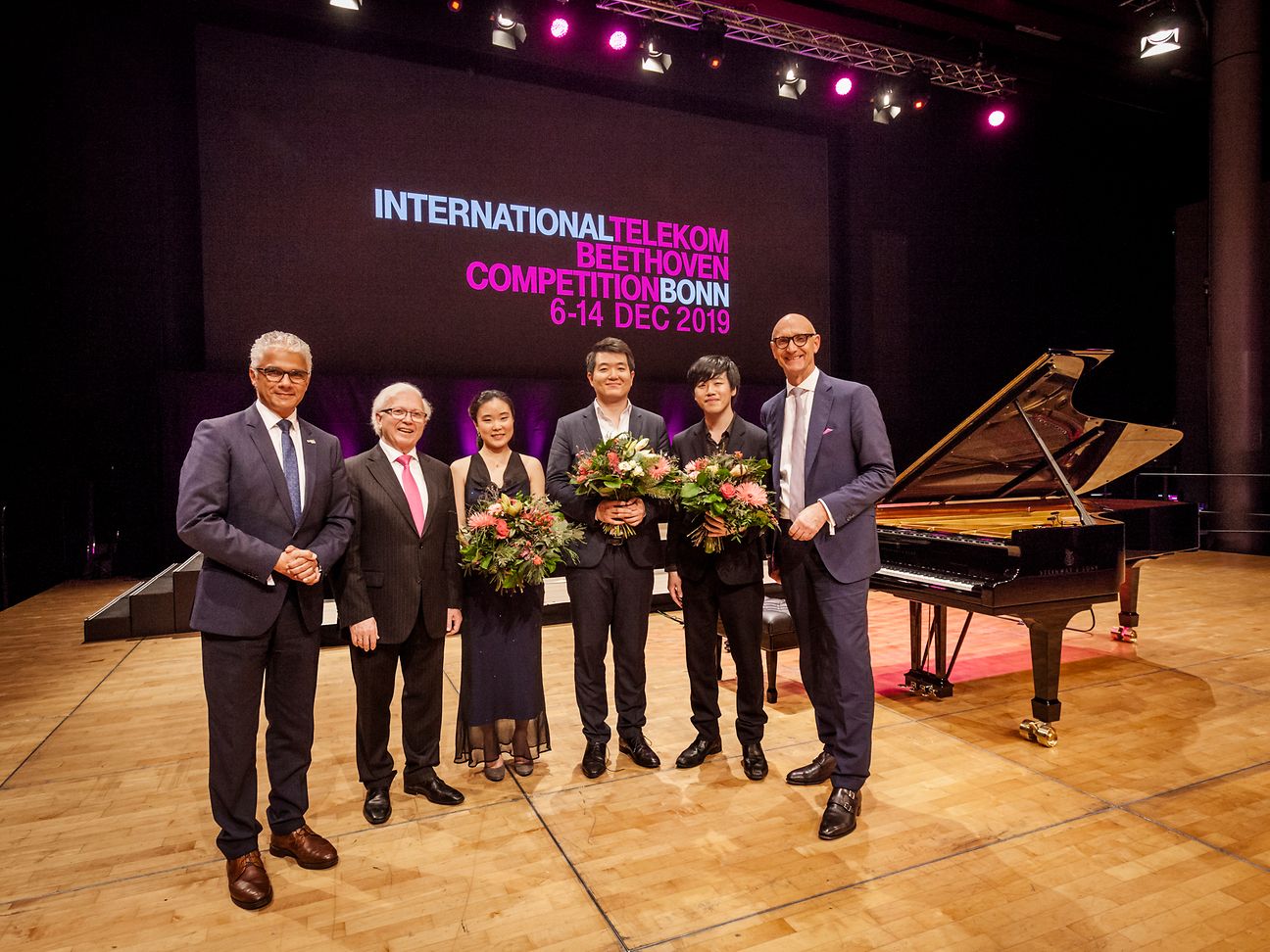 Bonns OB Ashok Sridharan, Pavel Gililov, Shihyun Lee, Cunmo Yin, Yuto Takezawa und Tim Höttges (vlnr). 