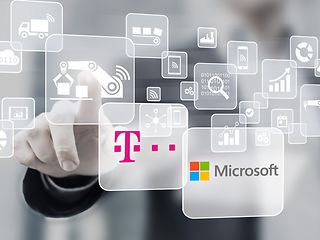 Fotomontage mit Logos von der Telekom und Microsoft