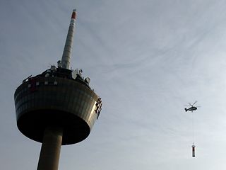 Changing antennas on Cologne's TV tower