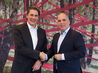 Uwe Nickl, CEO of Deutsche Glasfaser (left) and Dirk Wössner, Managing Director of Telekom Deutschland.