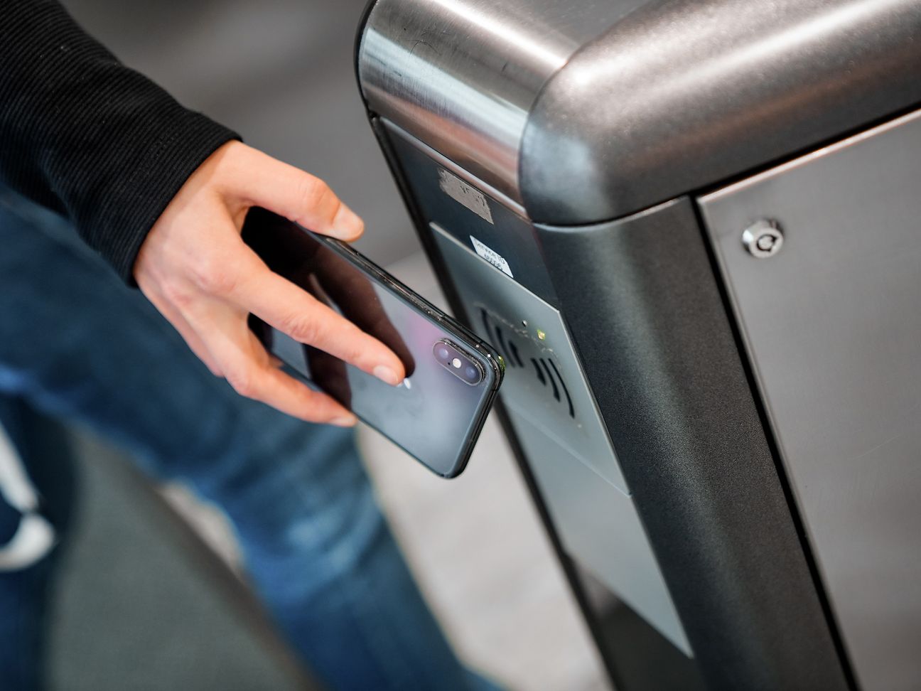Open sesame: Our smartphone as a door opener.