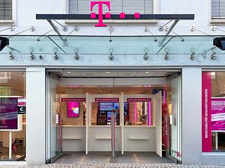 Eingang eines Telekom Shops.