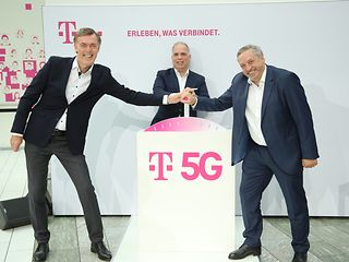 5G Boost: Michael Hagspihl, Dirk Wössner and Walter Goldenits present the largest 5G initiative for Germany.