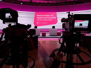 Die virtuelle Hauptversammlung wird vollständig für alle Interessierten auf der Website der Deutschen Telekom übertragen. 