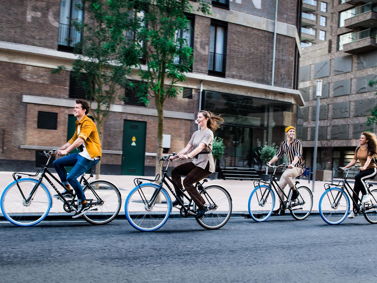 Fahrradfahrer mit Swapfiets.