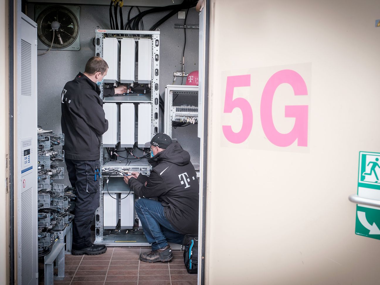 Deutsche Telekom technicians are upgrading the network to 5G.