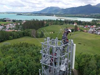 Telekom Techniker auf Antennenmast