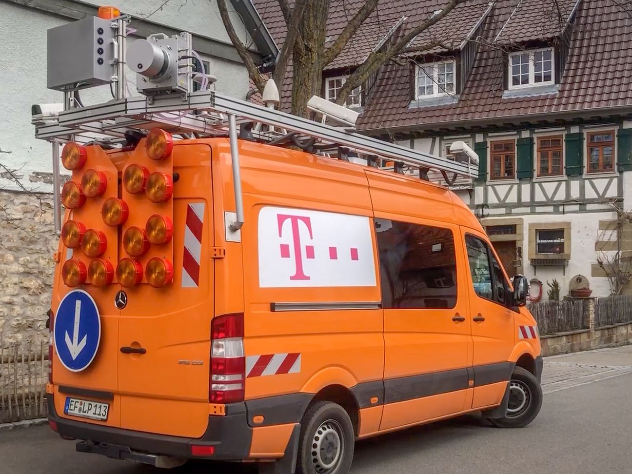 Fiber-optic expansion