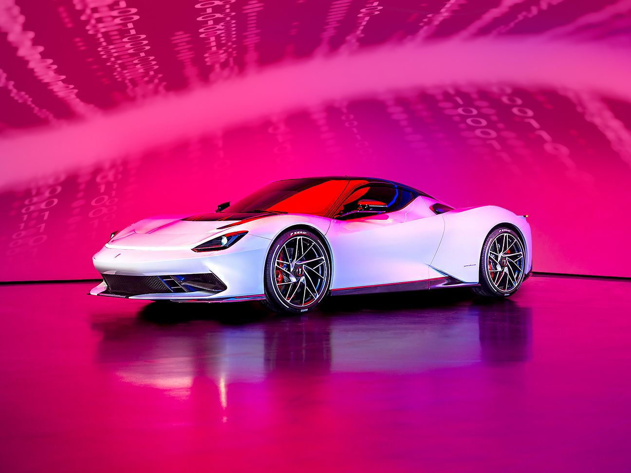 Telekom digitalisiert den Sportwagen Pininfarina Battista