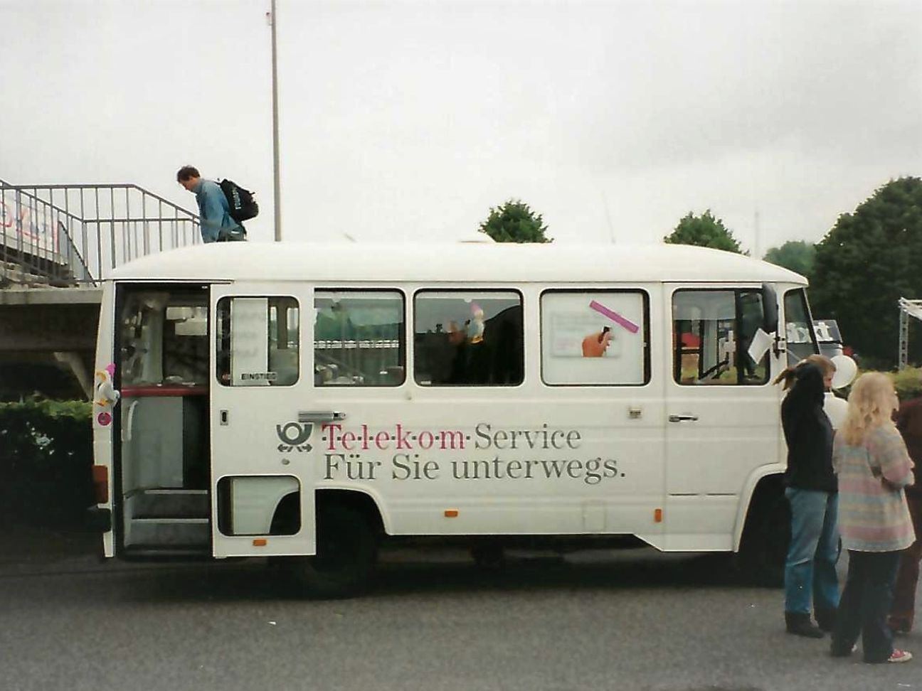 Schmuckbild: Das Telefonmobil 1994