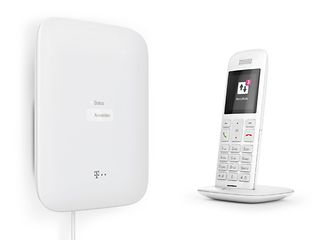 NeoBack Frontansicht Router und Telefon