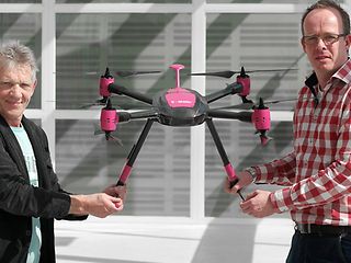 Sullivan und Leentjes präsentieren Drohne