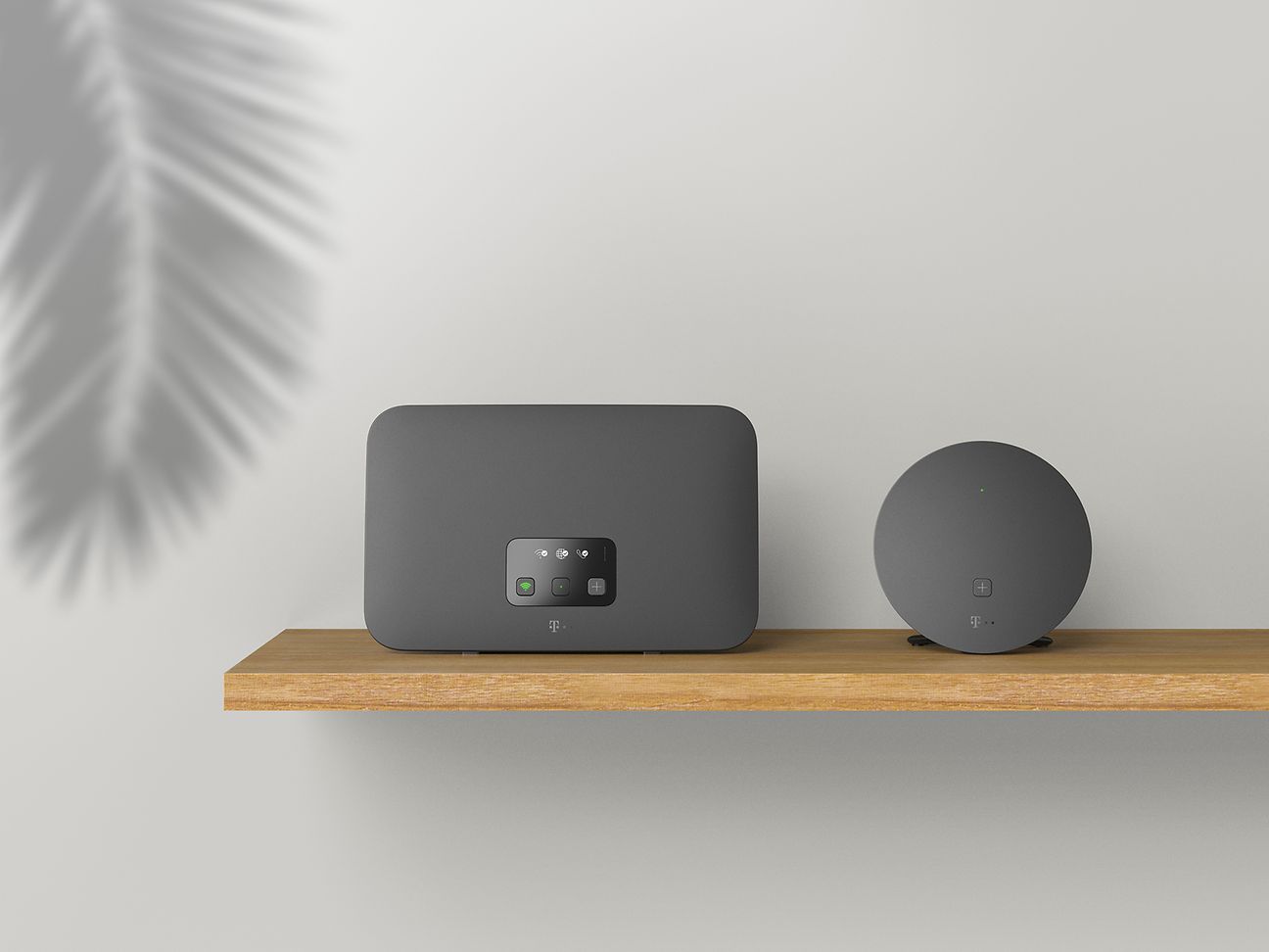 Speedport Smart 4 und Speed Home WLAN auf Regalbrett