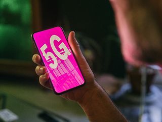 Telekom and partners completed first 5G VoNR call in an e2e multi-vendor environment. 