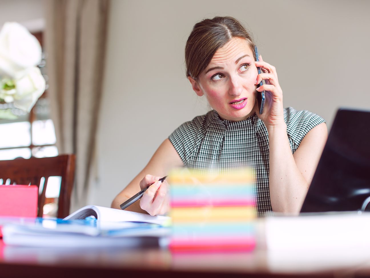 Frau mit Telefon