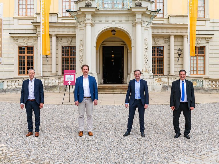 Prächtige Kulisse für die Vertragsunterzeichnung