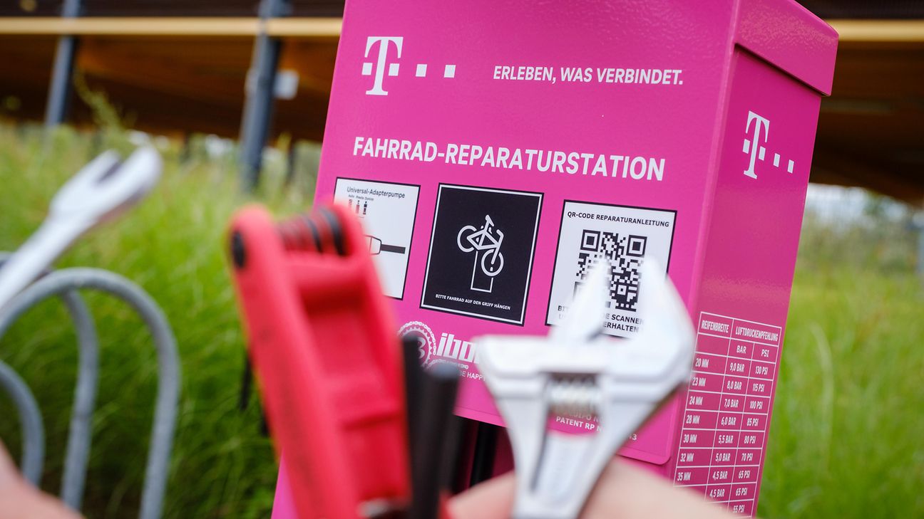 Die Radservicestationen sind in Magenta gehalten und fallen somit direkt ins Auge.