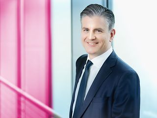 Urs M. Krämer wird ab 1. Januar neuer Geschäftsführer Vertrieb <nobr>T-Systems</nobr>. 
