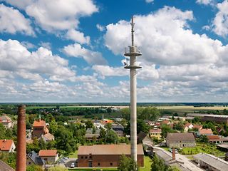 Landschaftsszene mit einem LTE-Sendemast