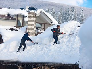 Die "divirod RoofWatch“ alarmiert bei zu viel Wasser, Schnee oder Eis auf dem Dach