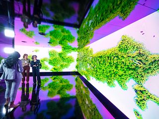 Claudia Nemat, Dominique Leroy und Moderatorin