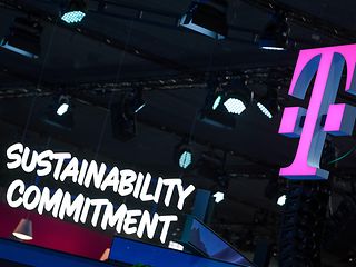 Schriftzug Sustainable Commitment