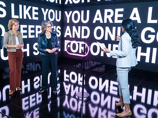 Claudia Nemat, Dominique Leroy und Moderatorin