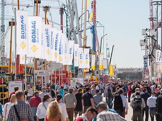 Besucherstrom auf einer Messe.