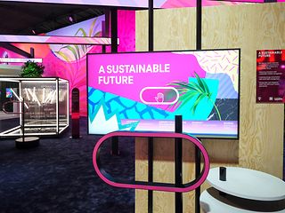 Exponat auf dem Telekom-Stand. Aufschrift: A sustainable future.
