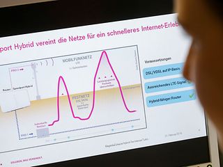 Blick auf einen Laptop-Bildschirm zum Thema Bandbreite.